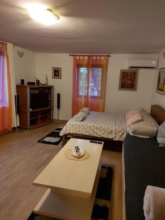 Studio Apartman Kotro Beli Manastir Екстер'єр фото