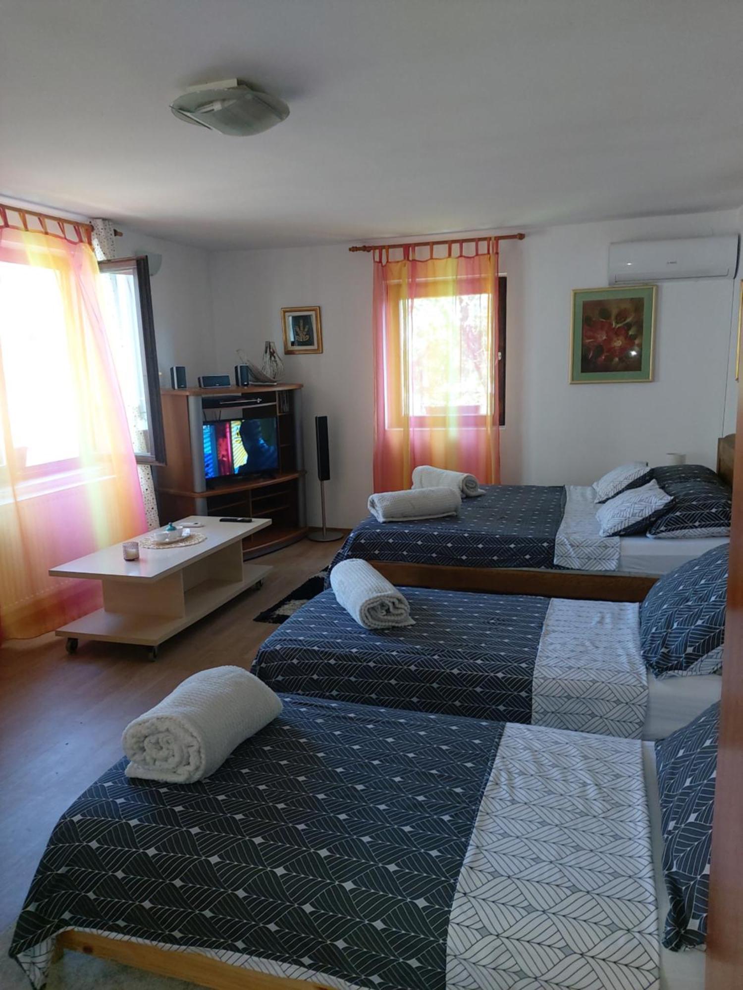 Studio Apartman Kotro Beli Manastir Екстер'єр фото